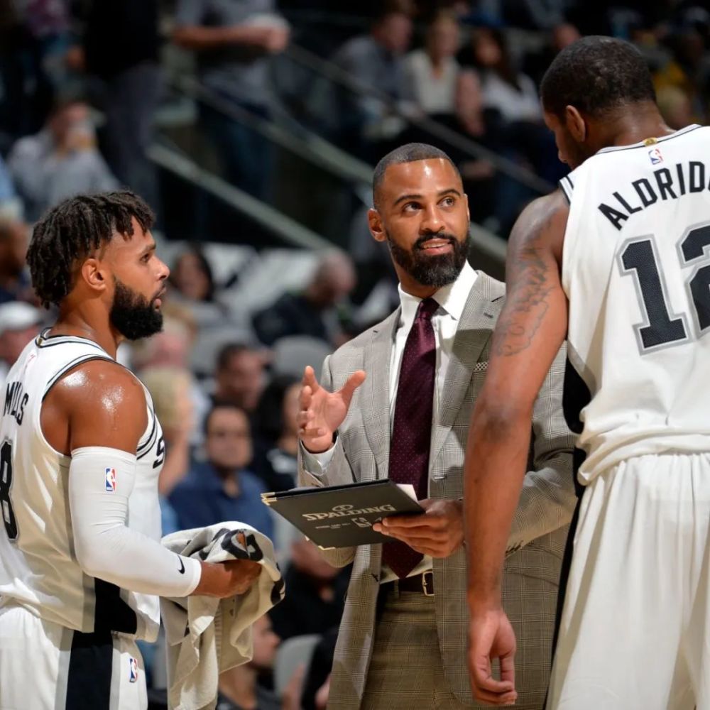 队的左路防 队的左路防